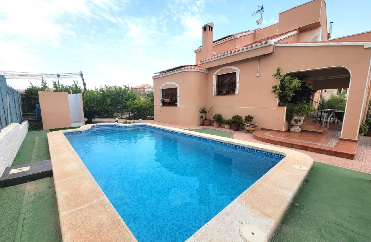 Resale - Villa - Torrevieja - Aguas Nuevas