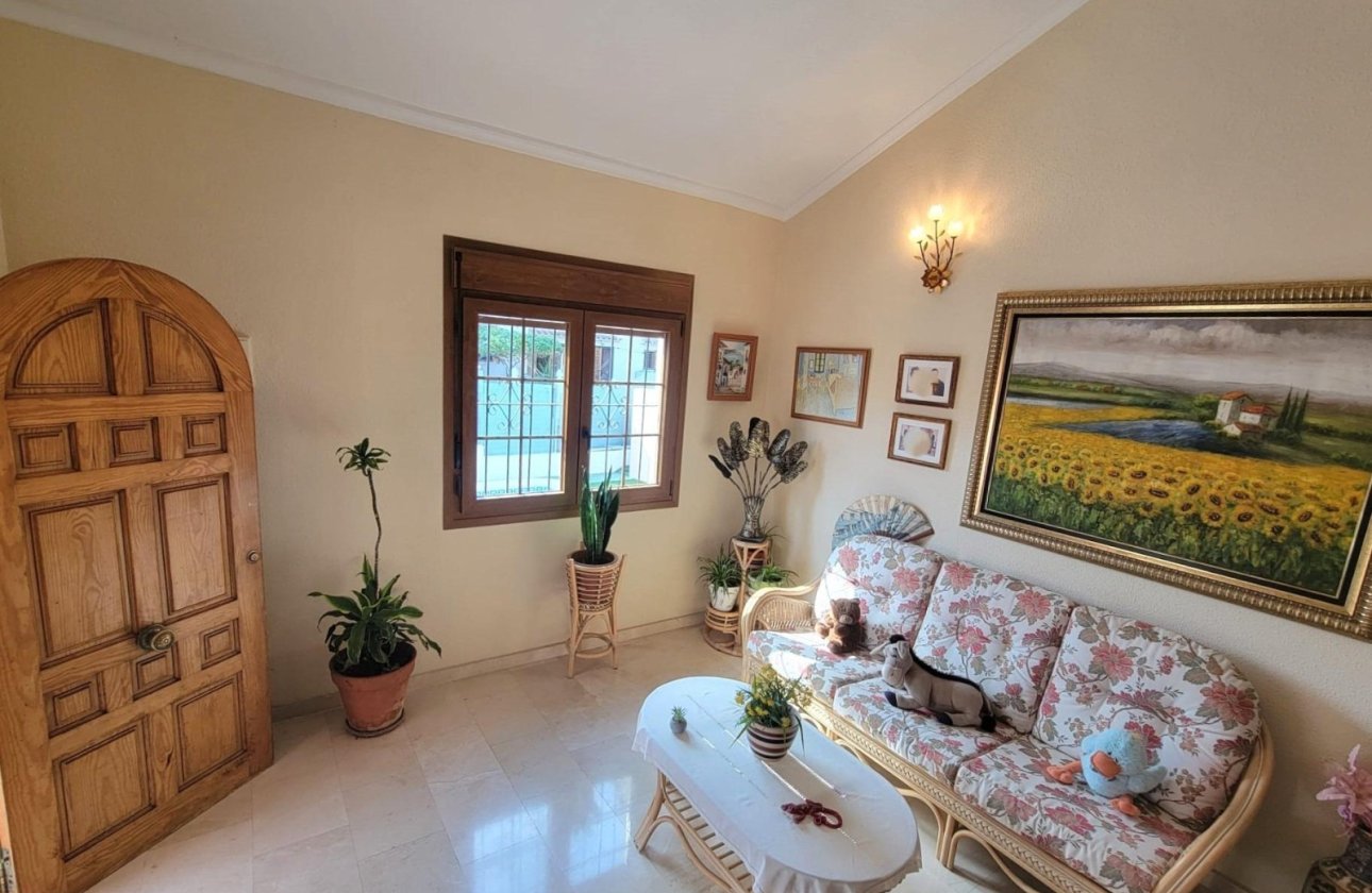 Resale - Villa - Torrevieja - Aguas Nuevas