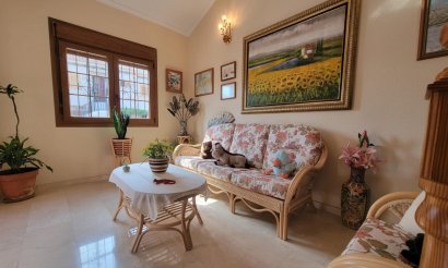 Resale - Villa - Torrevieja - Aguas Nuevas