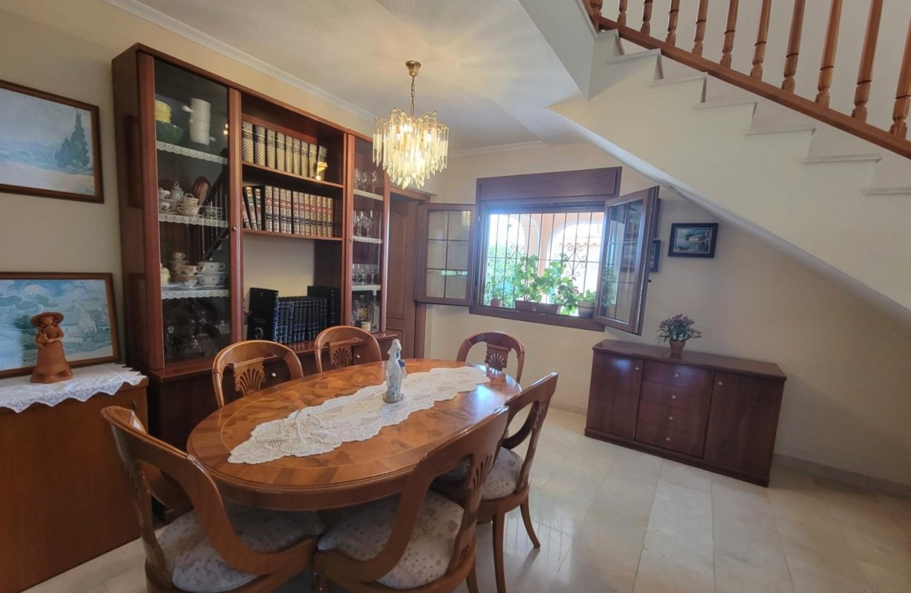 Resale - Villa - Torrevieja - Aguas Nuevas