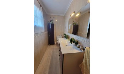 Resale - Villa - Torrevieja - Aguas Nuevas