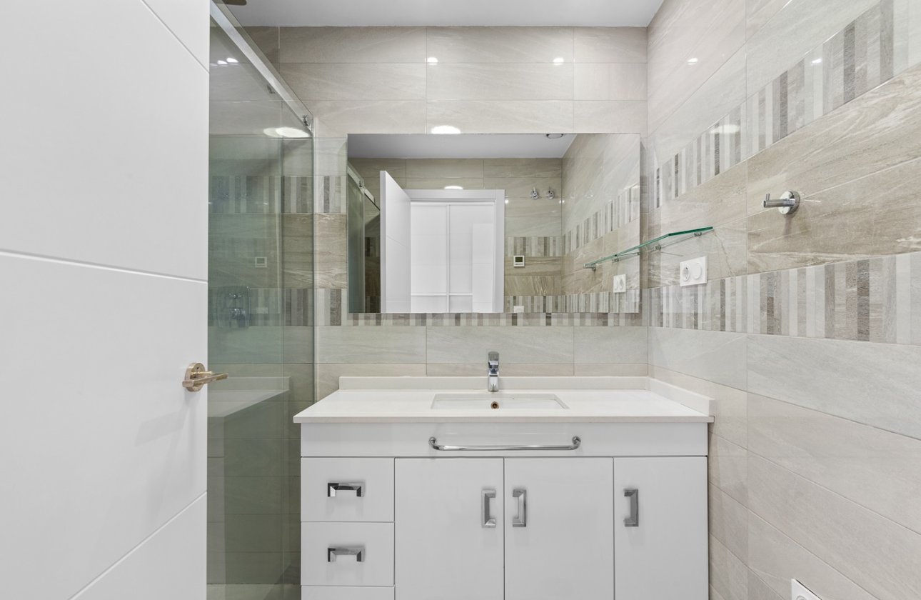 Resale - Apartment / flat - Torrevieja - Punta Prima