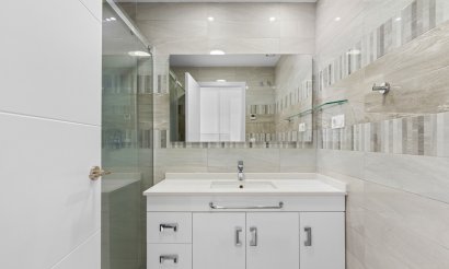 Resale - Apartment / flat - Torrevieja - Punta Prima