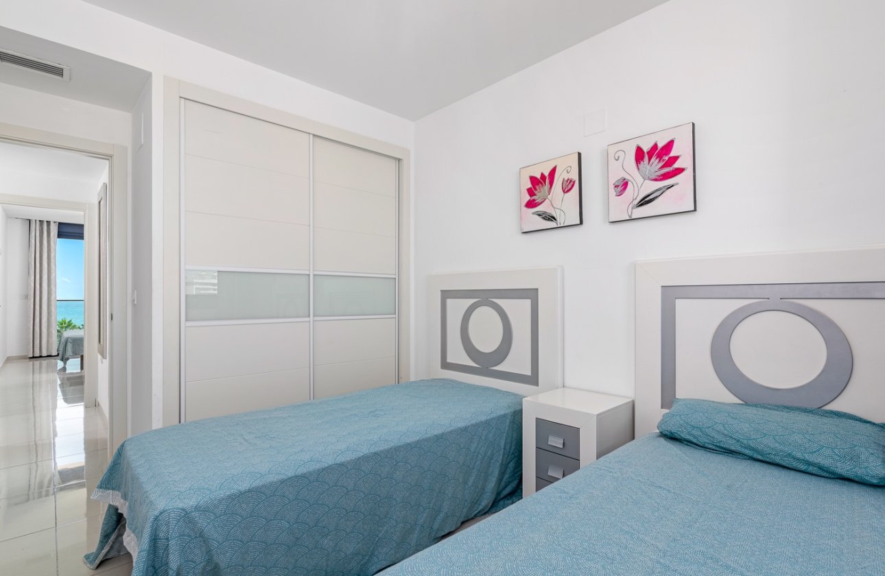 Resale - Apartment / flat - Torrevieja - Punta Prima