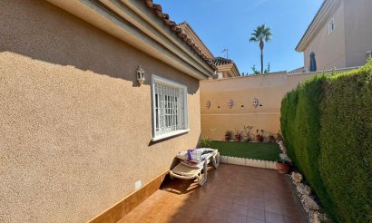Resale - Villa - Torrevieja - Los altos
