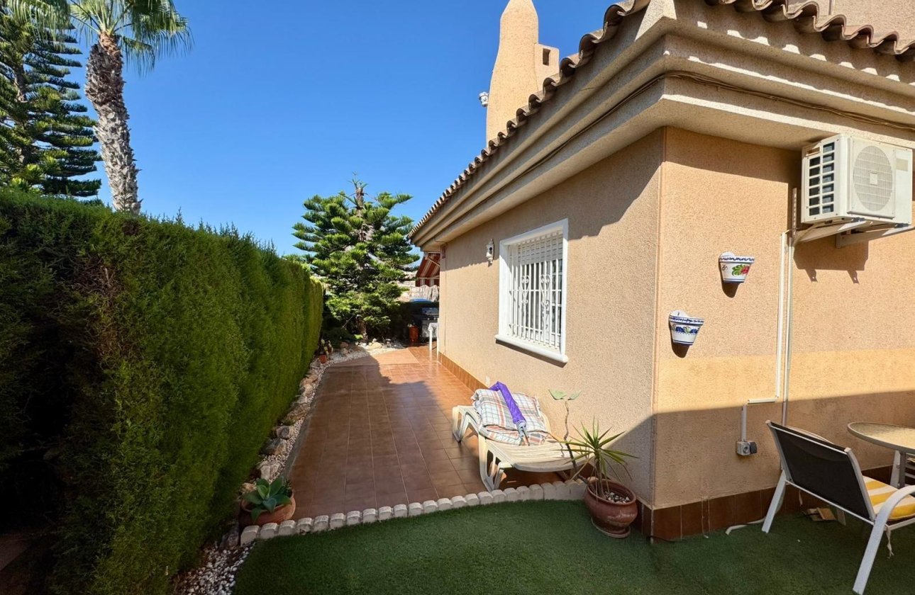 Resale - Villa - Torrevieja - Los altos