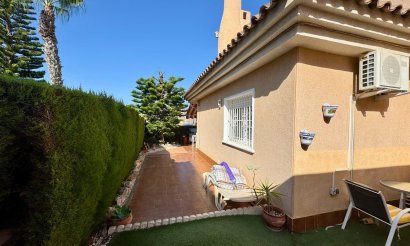 Resale - Villa - Torrevieja - Los altos