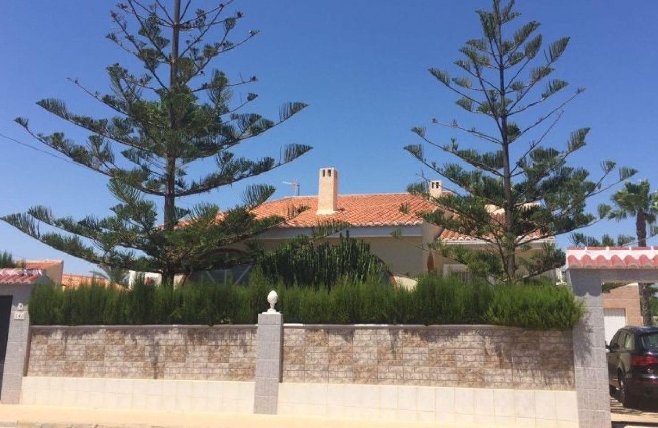 Resale - Villa - Torrevieja