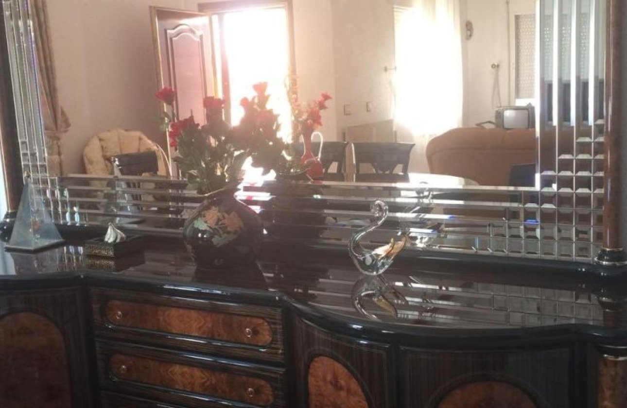 Resale - Villa - Torrevieja