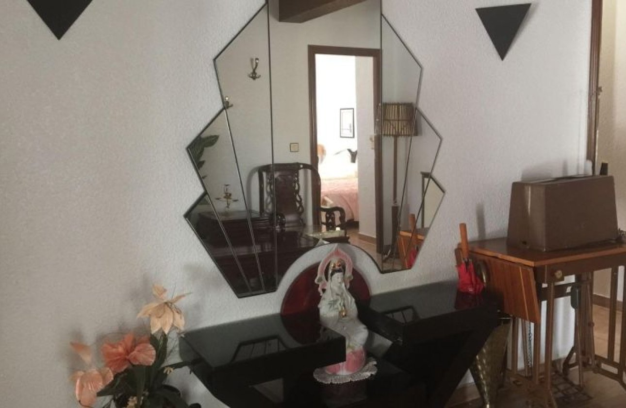 Resale - Villa - Torrevieja