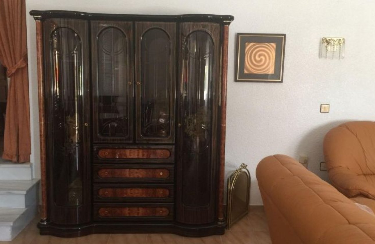 Resale - Villa - Torrevieja