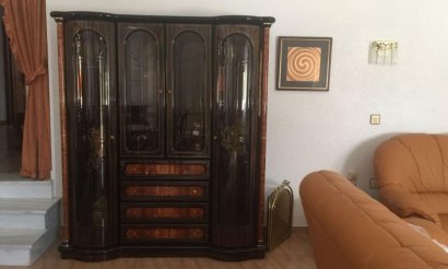 Resale - Villa - Torrevieja