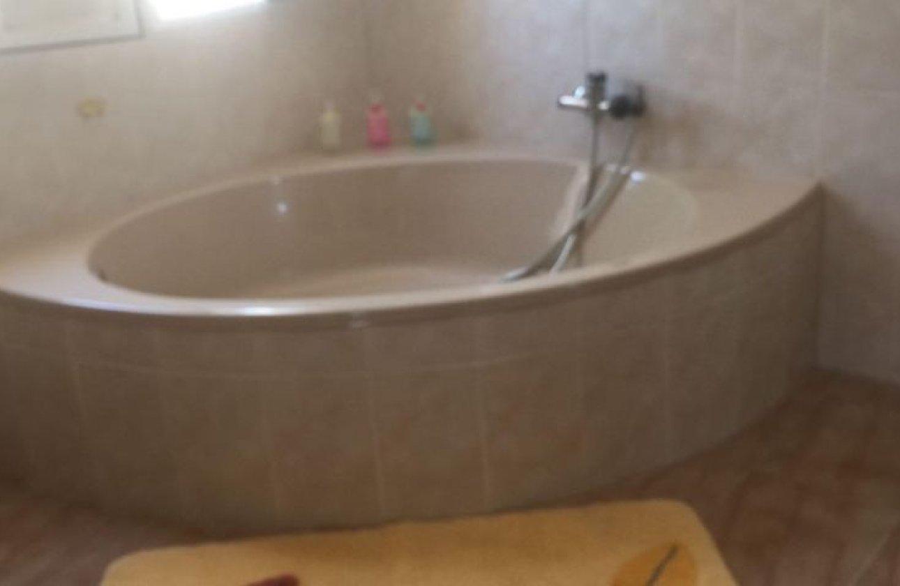 Resale - Villa - Torrevieja