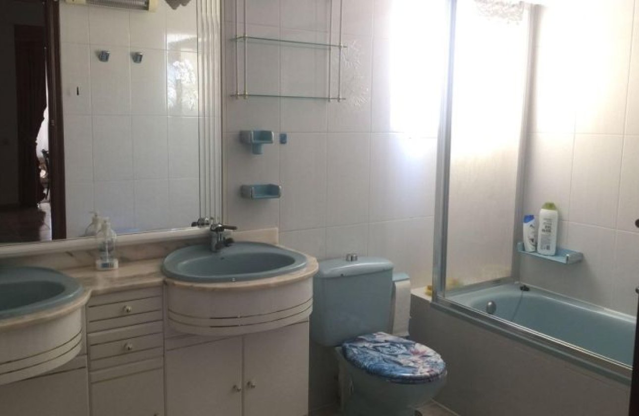 Resale - Villa - Torrevieja