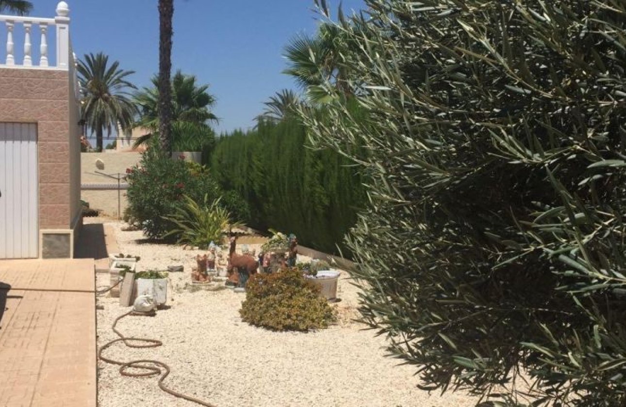 Resale - Villa - Torrevieja