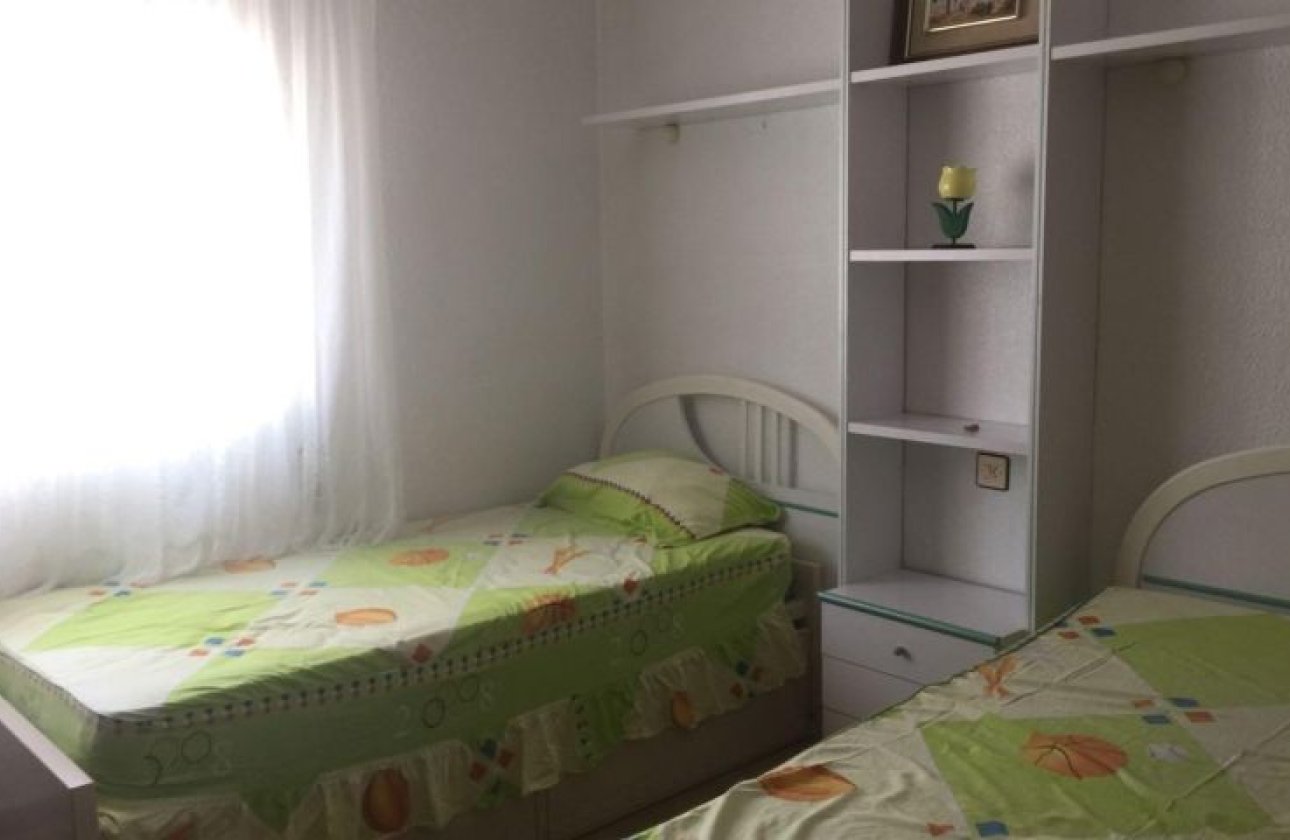 Resale - Villa - Torrevieja