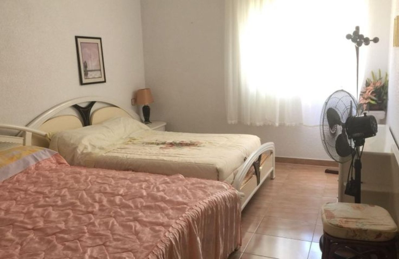 Resale - Villa - Torrevieja